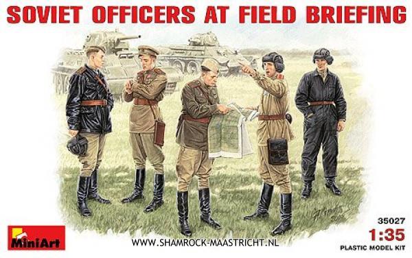 MiniArt Soviet Officers at Field Briefing