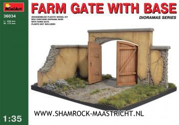 Miniart Farm Gate with Base 1/35