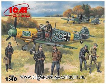 Icm Bf 109F-2 with German Pilots and Ground Personnel 1/48